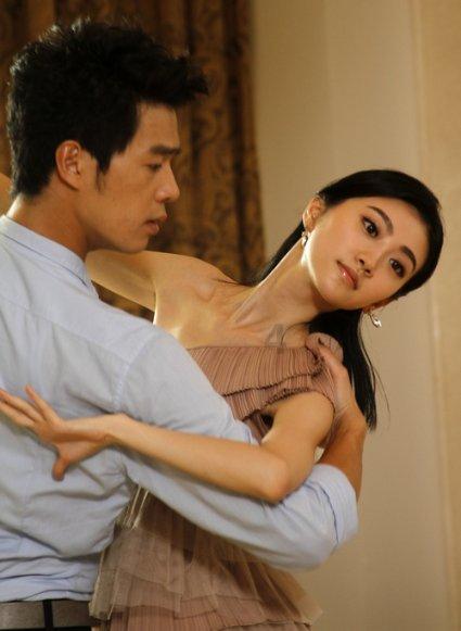 刘欢被病痛折磨13年,妻子不离不弃,女儿婚事成心病,如今过得如何?