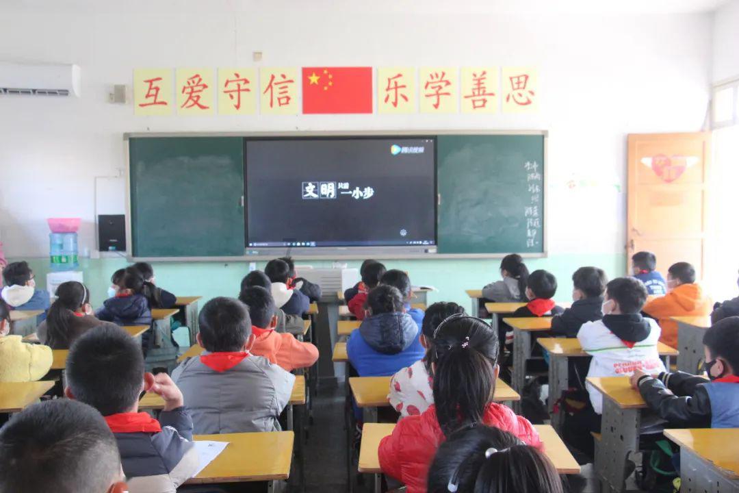 中国汽车出口首次跃居全球第一，重庆贡献了多少？